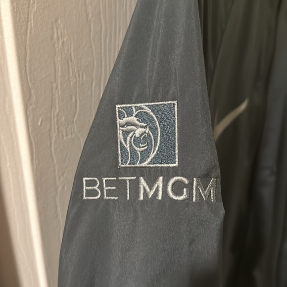 Nike Windbreaker Style Jacket - Picture 5 of 6